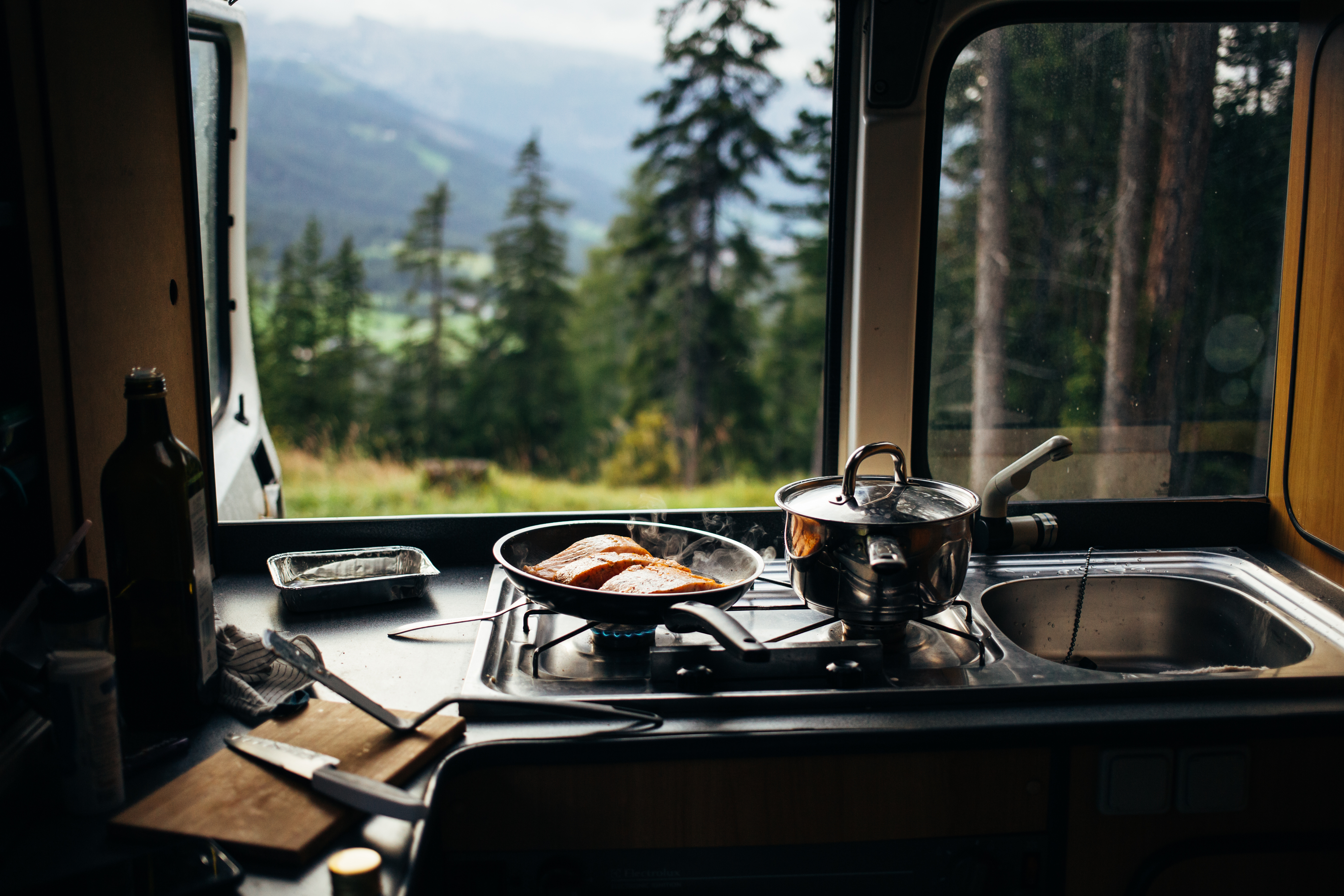 Bien manger en van en Provence : nos conseils pour voyager premium